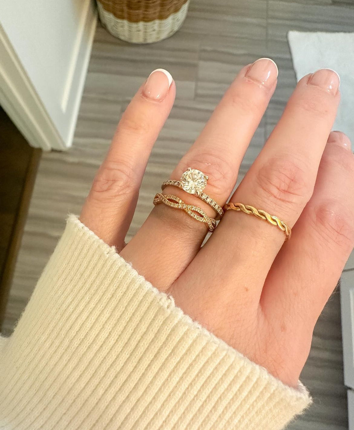 solid gold jewelry turning skin green or black